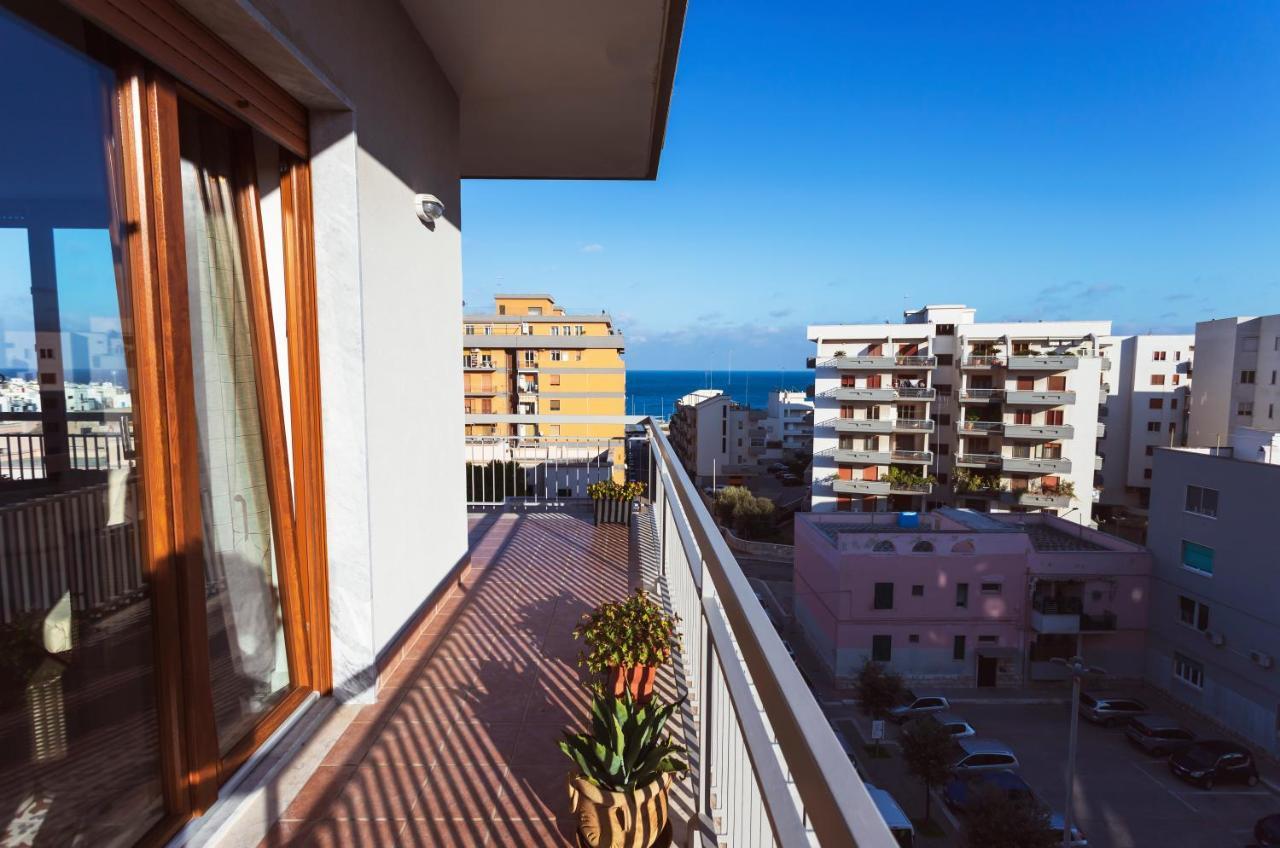 Blu Monopoli Apartment Bagian luar foto