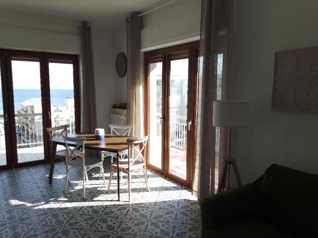 Blu Monopoli Apartment Bagian luar foto